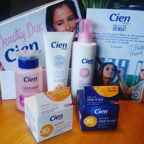 injy66's tweet photo. Merci @lidlfrance 👍 💜 Waouh superbe box #VDB2016 https://t.co/3gXX5idSIJ