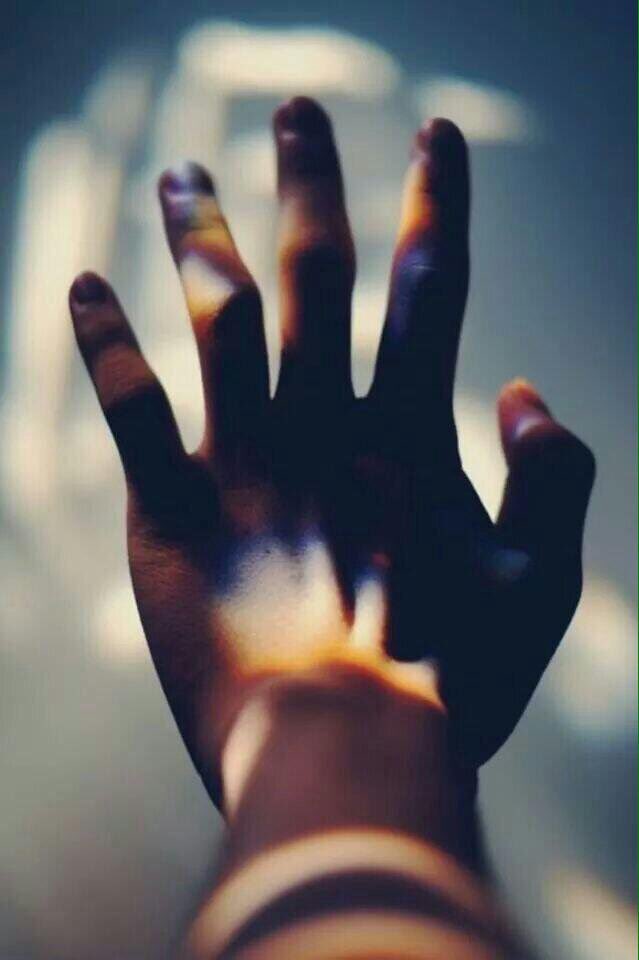 1aafi's tweet photo. الحياة بدون .. أم
 تشبه الوقوف طيلة العمر !!
في منتصف غرفة لا يسمح لك فيها 
بالأستناد علئ شي..💔 https://t.co/GAZxUok6Pv