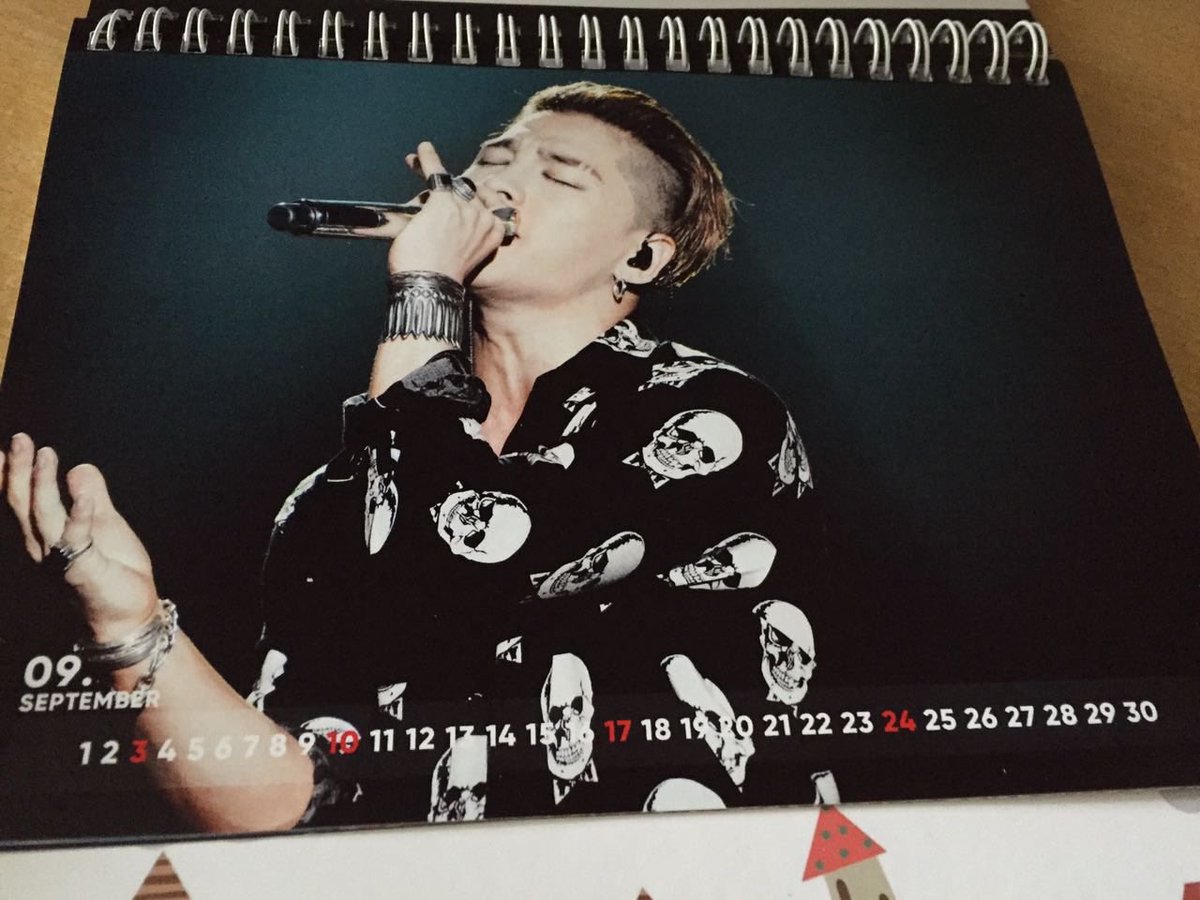 StayWithYB's tweet photo. 【SWYB】Dope days 2017 calendar🍑🌸🍑🌸 IRING #TAEYANG https://t.co/AA7JTXb0ey