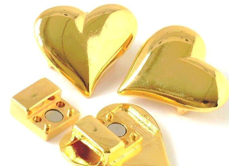 CristalDesignFR's tweet photo. Petite #creationbijou très simple à réaliser avec juste un #Fermoir #Coeur en métal #Zamak et un #Cuir plat! https://t.co/unQITSOVk6 https://t.co/NZ0txYpgMg