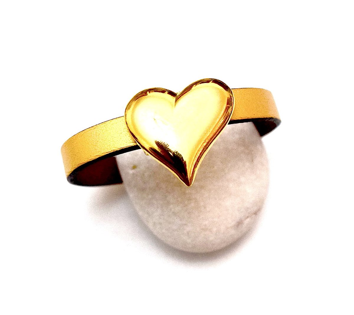 CristalDesignFR's tweet photo. Petite #creationbijou très simple à réaliser avec juste un #Fermoir #Coeur en métal #Zamak et un #Cuir plat! https://t.co/unQITSOVk6 https://t.co/NZ0txYpgMg