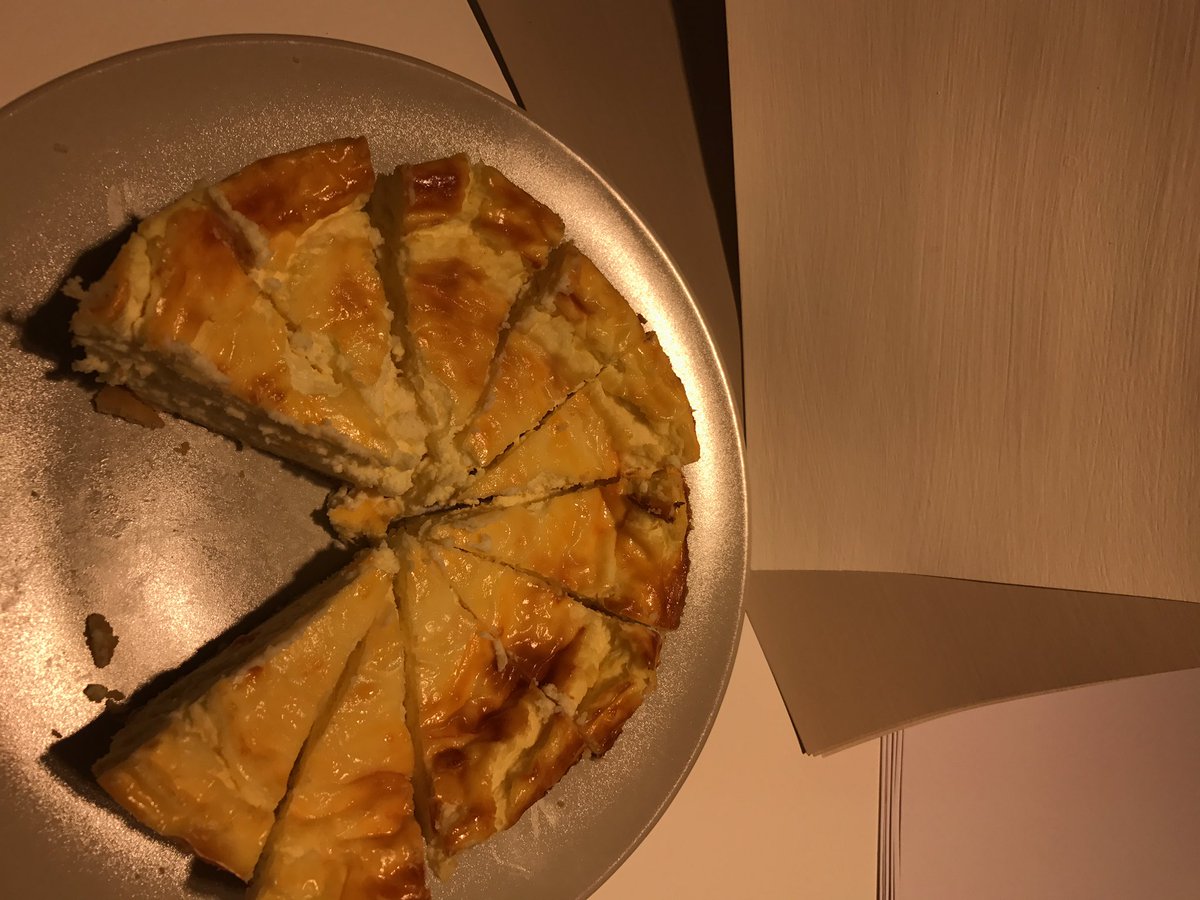 MalerBecker's tweet photo. "Train the Trainer" in Frankfurt für Farrow&amp;Ball.....viele neue tolle Infos
und Käsekuchen/ Casein zum Lunch. https://t.co/mmQhFaJBy5