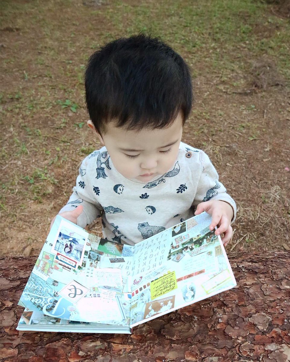 googlygooeys's tweet photo. Feeling more mature after my new haircut ๐๐ปโโ๏ธAlso, I love reading in the woods ๐ค find me inside Ninang @abbeysy's book #ABCsofJournaling ๐ https://t.co/LfldoTwMuO