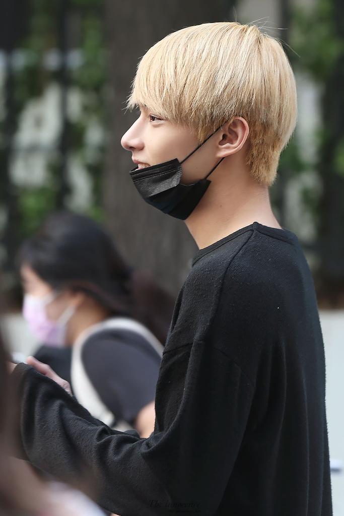 wsjnIuda's tweet photo. 26. ) Wen Junhui, Seventeen. https://t.co/1URN2huF7g