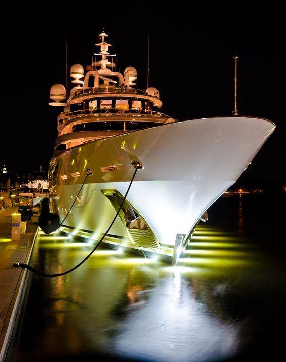 ChartersButinah's tweet photo. #Butinah #YachtCharters, This #luxury #yacht must be a #dream #ride for every #sailing lover. https://t.co/bzIER967FJ