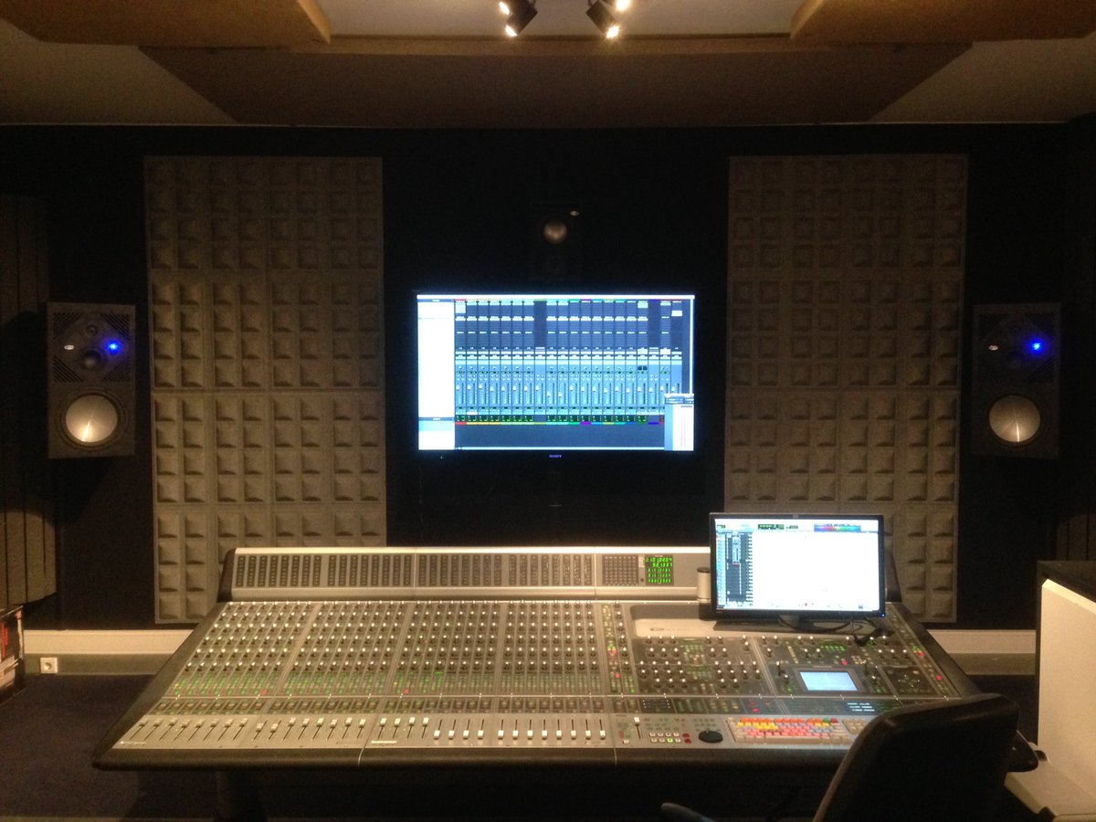 JA_SoundDesign's tweet photo. Back to mixing!
#musicmix #TUCP https://t.co/R6rrVZuX0k