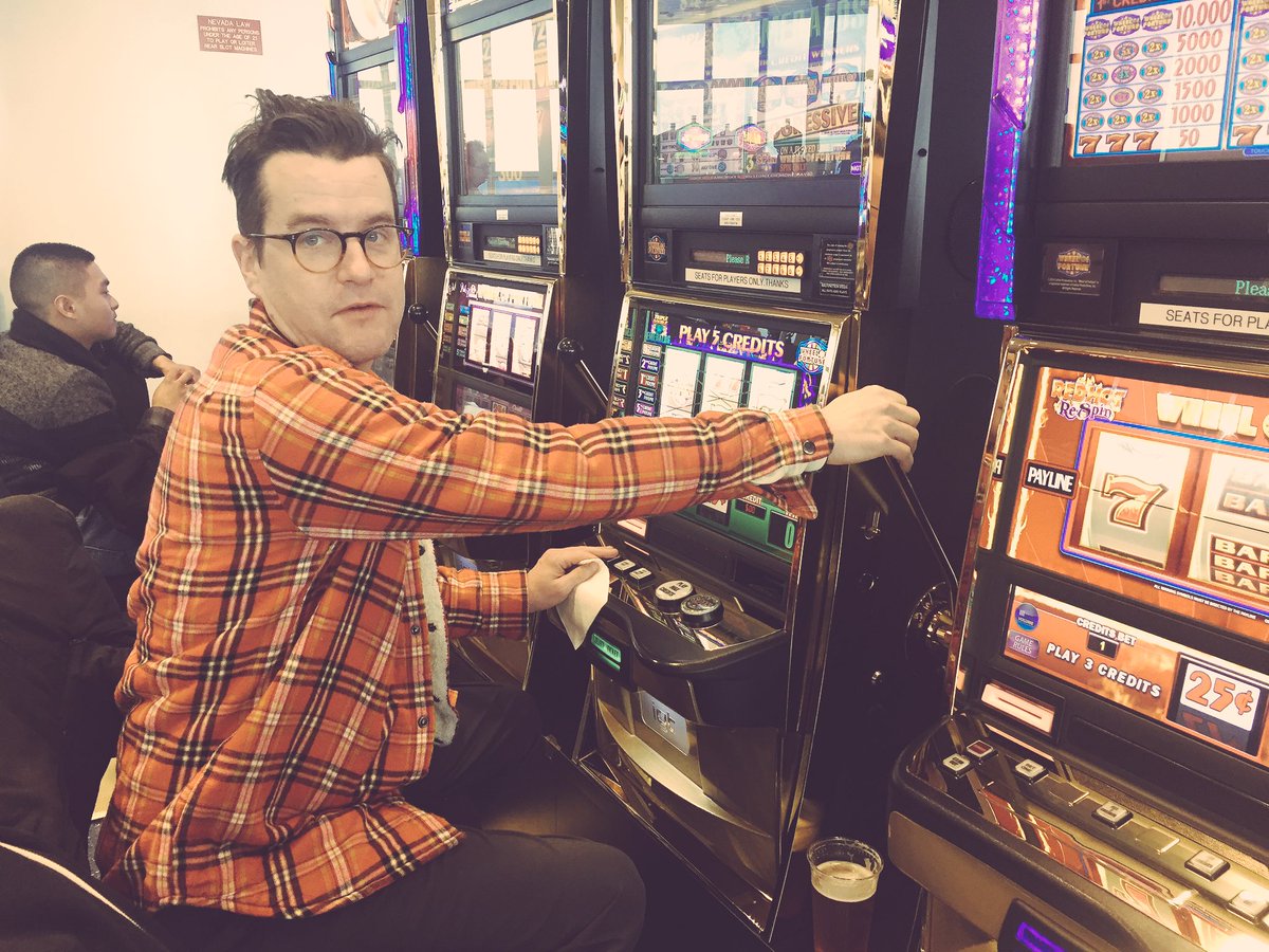 EmilyRailsback's tweet photo. Jeremy always said he has no interest in seeing LA, Las Vegas or Miami. 2016 we went to all. #cosmicshift https://t.co/GeIw8cWvpy