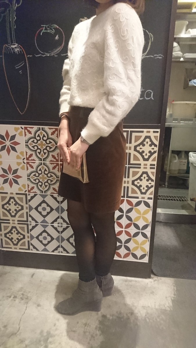 fuku2da's tweet photo. 【津田塾ファッション図鑑】
二人目はなんと自ら志願して出演してくれました^_^ありがたいですねー！上下ビンテージだそうです。ポーズも決まってます！ https://t.co/mXMpqqccxg