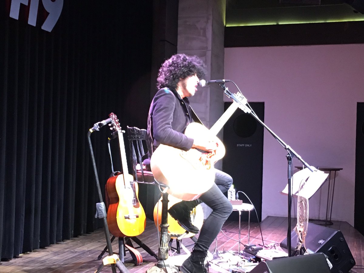 MCANjp's tweet photo. 佐藤タイジさん「母親に小さい頃に言われてたことを曲にした。東京の大人たちに聞いてほしい」

歌のタイトルは「夢とトラウマ」です。
#反原発新年会 https://t.co/ZaZRTYhcjJ