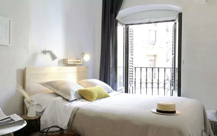EmbajadaEspRiga's tweet photo. Check out the @TelegraphTravel top 10 list of hostels in Madrid in
case you are planning a budget travel to Spain https://t.co/SGNMUWQ5F1 https://t.co/IsQoWaC1TJ