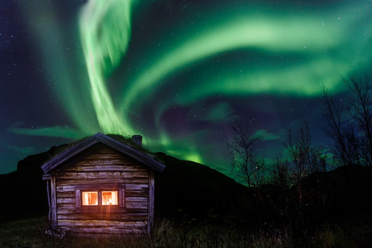 Passenger6A's tweet photo. The best places to see the Northern Lights are here... https://t.co/tNrWZjK3hI #top6a https://t.co/3j866LpsB4