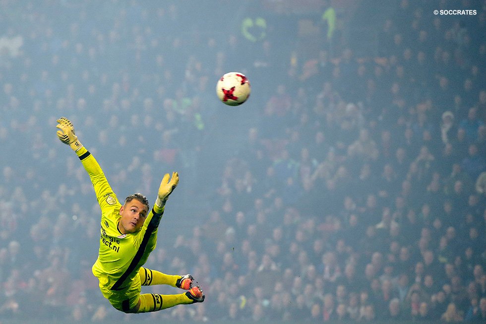 PSV's tweet photo. 📸 Deze actiefoto van Jeroen Zoet is verkozen tot NSP-sportfoto van het jaar 2016! https://t.co/51bmZmbn1U