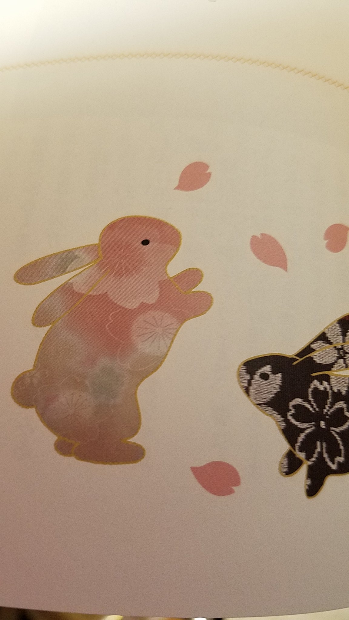 Tokki Misafujikawa ブログで紹介されてた 開運 和柄占い の1月生まれは 桜 でした 本のページをめくったら うさぎがいてびっくりしました アカウントの トッキ は韓国語でうさぎのことなので これをスマホの 壁紙にしました T Co