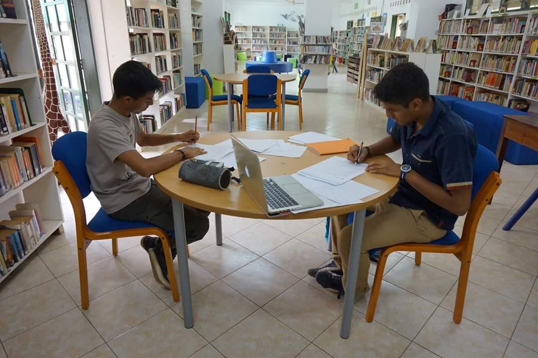 uwc_ea's tweet photo. The 2nd school day, we're now back to business. Our students're already put their heads in the studies! #dp #ib #studyhard #librarystudying https://t.co/zRENwTZFD8
