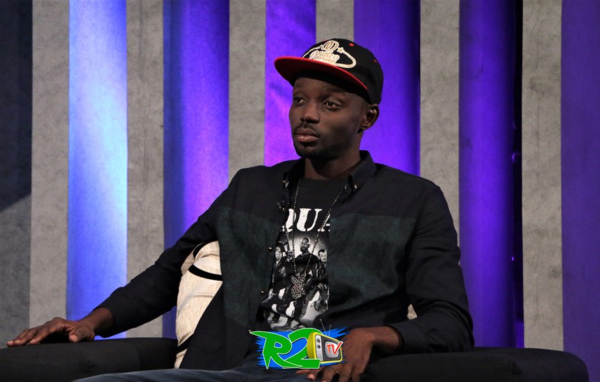 R2_TV's tweet image. He fuses Afro-Pop and Dancehall... say hello to our Second Guest on #TheSitDown @Fmgsing 
#R2TVBreakfastShow
