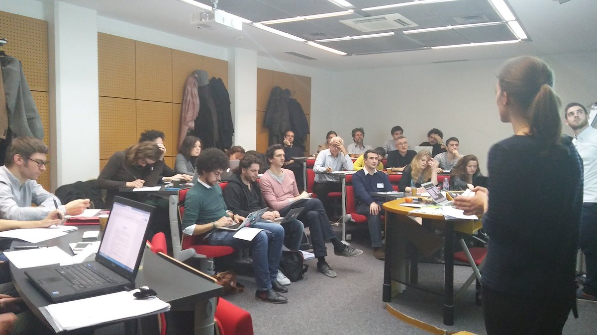 ESSEC_socent's tweet image. Mode studieux activé  :  les ateliers commencent avec une formation au business model canvas !   #ShakerHiver2017 @antropiaessec @essec