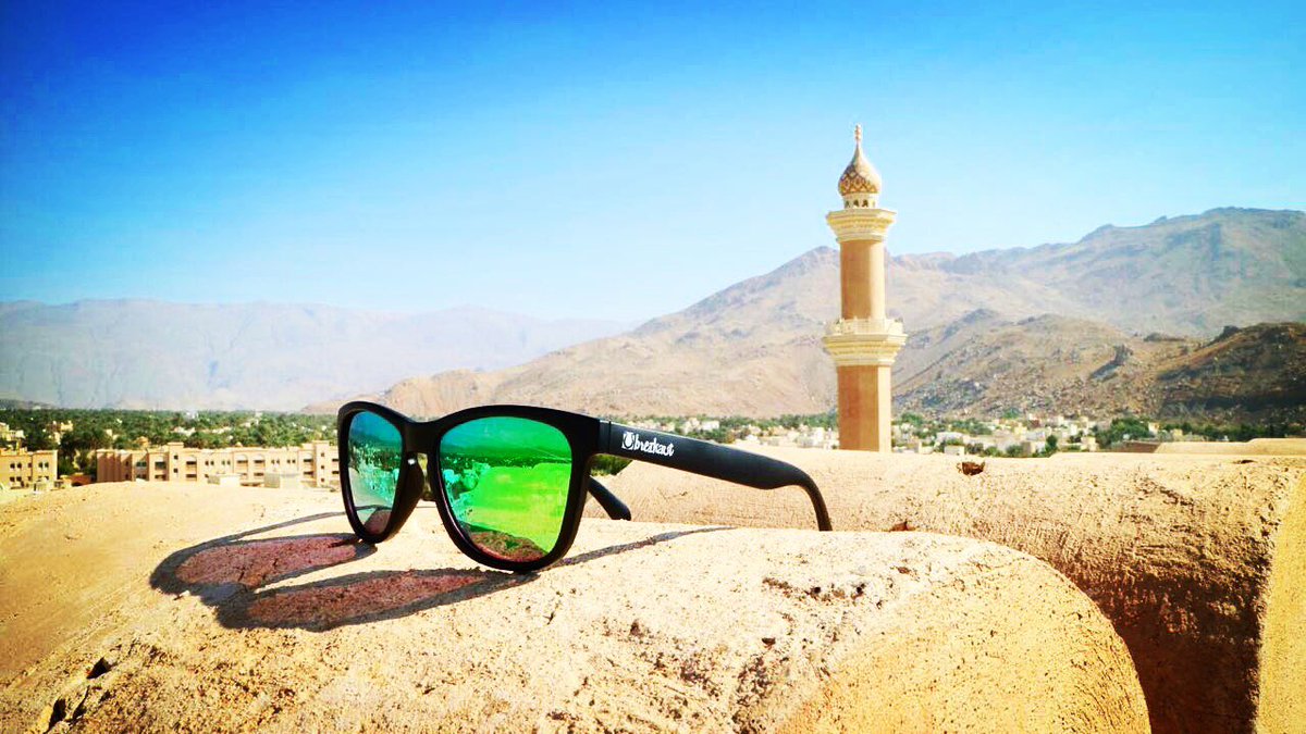 bebreikaut's tweet photo. Make each day a new horizon 🌅😎 #breikaut #sunglasses #horizon #bebreikaut #nizwa #fort #minaret #d2dcollection #oman #middleeast https://t.co/qZqDfd9Yq9