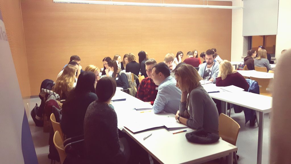 ProjectPeople_'s tweet photo. Kolejne warsztaty za nami - tym razem ze studentami  #uek pracowaliśmy nad budowaniem zespołu w oparciu o wartości. #valuespoker #omgkrk https://t.co/ktOYMz8ucU