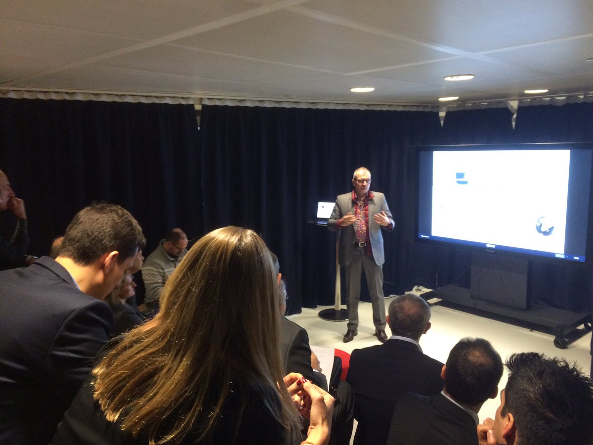 IMA_Innovation's tweet image. #URWorld: espace de #collaboration cross métier transversal en France et étranger interne mais aussi ouvert sur l&apos;extérieur! #digitalcollab