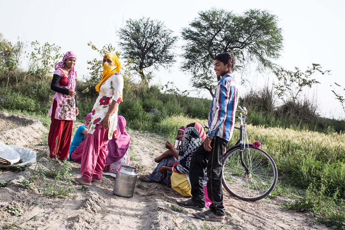 sanleaf's tweet image. #Teepause auf unseren Moringafeldern in #Indien. Es gibt frischen #Masala #Chai💚

#Moringa #Superfood #Fitness #Tee #Biofood #Smoothie