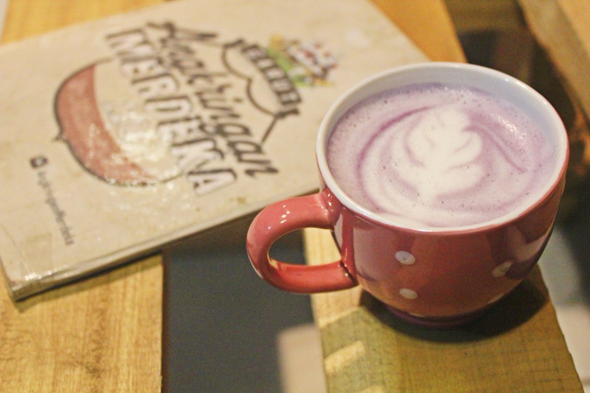 ngopinya di cafe angkringan merdeka aja guys. mari mampir dan kita tunggu ya guys .. :) :)