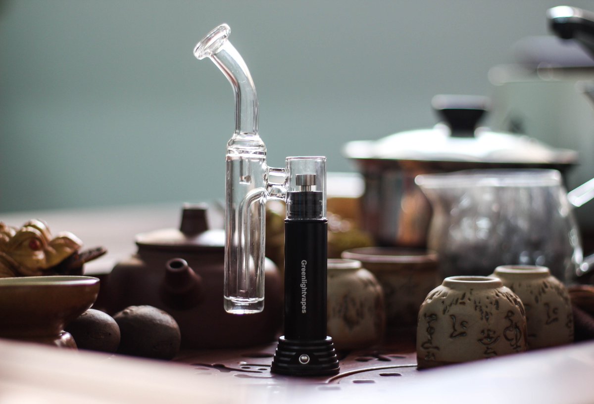 Take time to indulge．
#greenlightvapes #enail #dabber #shatter #vaporizer #smokeshop    greenlitvapes.com
