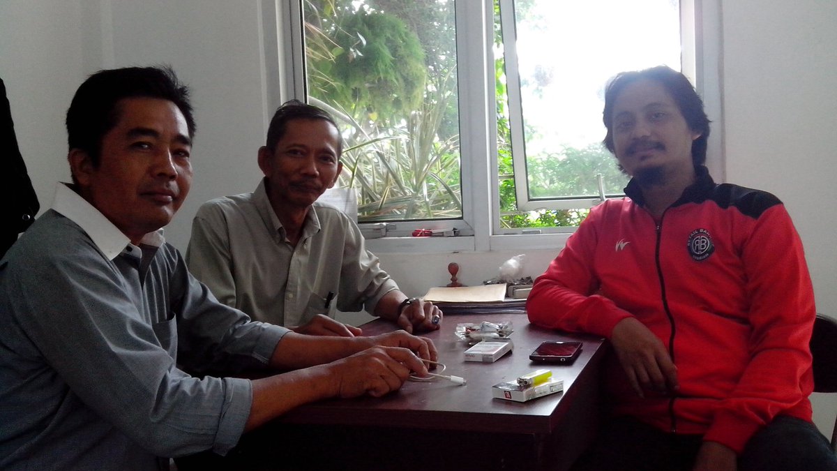 Sumarrdi's tweet photo. silaturahmi Anggota PPS Rempoa dan Anggota Panwascam Ciptim @ppkciptim https://t.co/jIEQUAcbwX