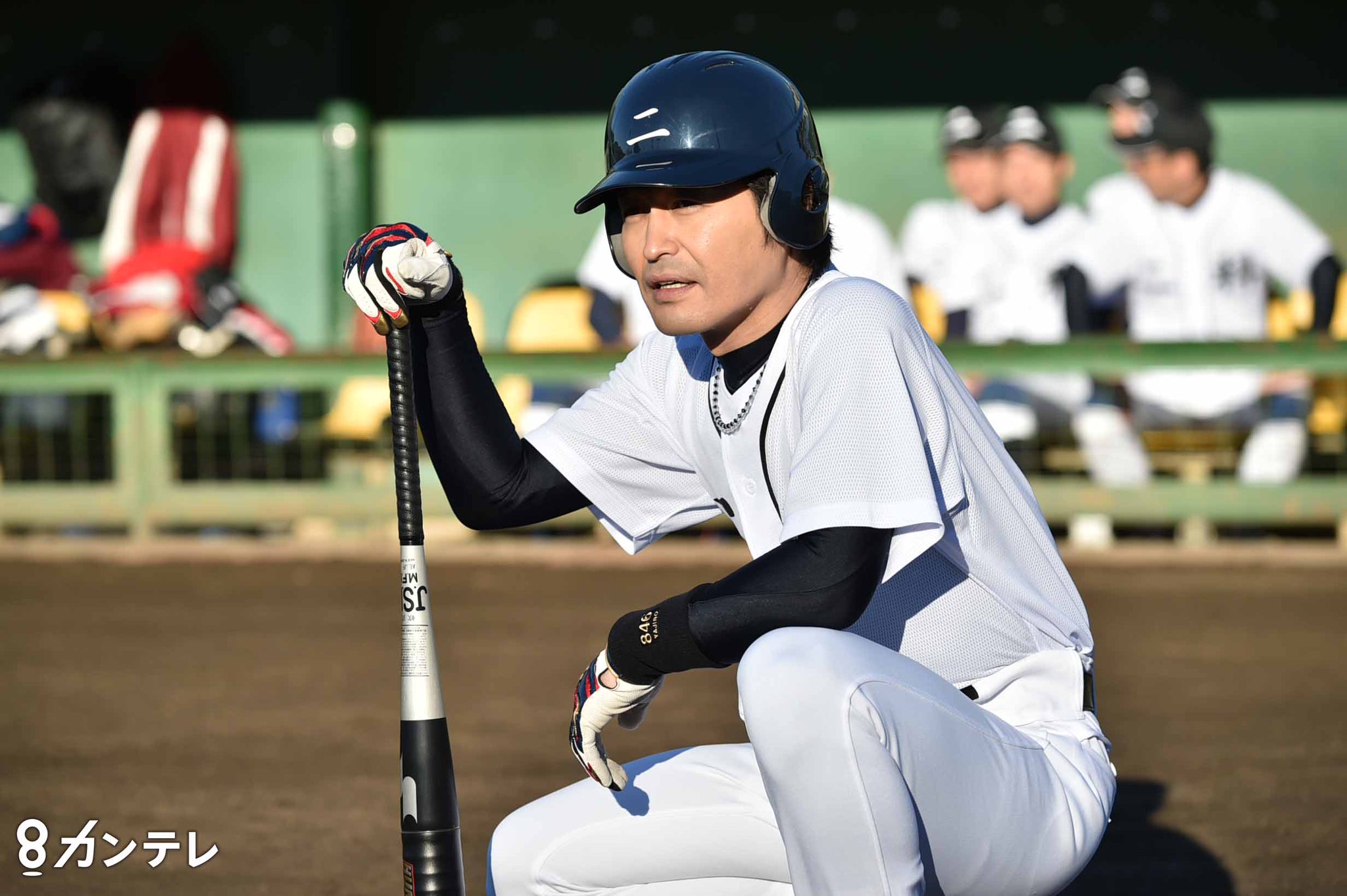 嘘の戦争 ドラマ 嘘の戦争 第２話まであと２時間 晃 安田顕 が野球をしています これも草彅剛さん演じる浩一の復讐に関係している 嘘の戦争 T Co O2gr8n5apr Twitter