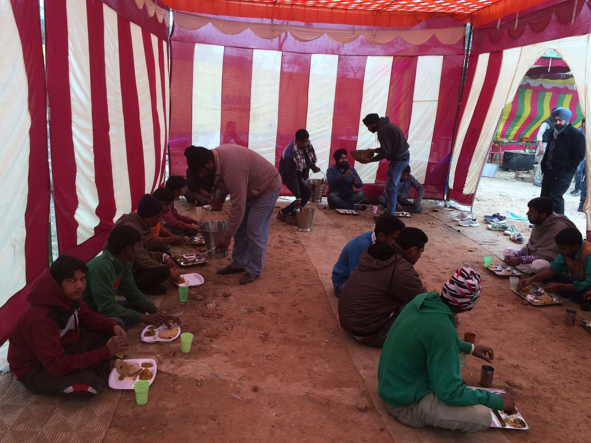 sangrur_top's tweet image. Sangrur TOP organized community kitchen with support of all TL crew for all OMCs TL Crew, workers, staff, highway commuters. #harmonyforall