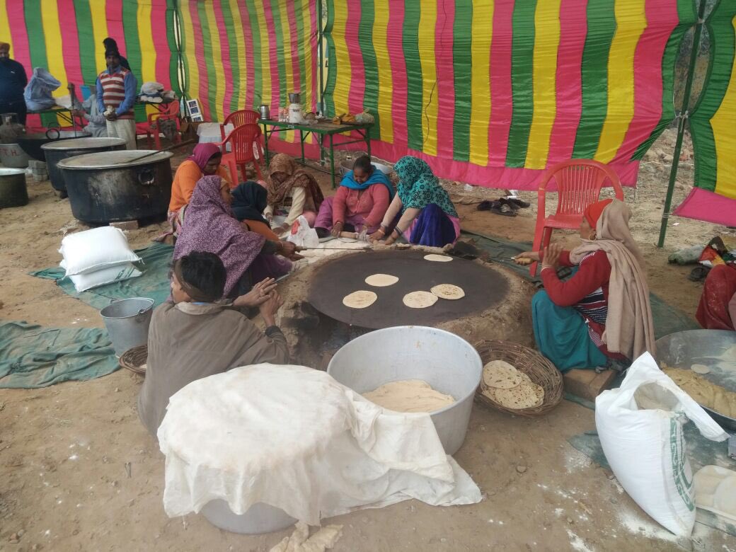 sangrur_top's tweet image. Sangrur TOP organized community kitchen with support of all TL crew for all OMCs TL Crew, workers, staff, highway commuters. #harmonyforall