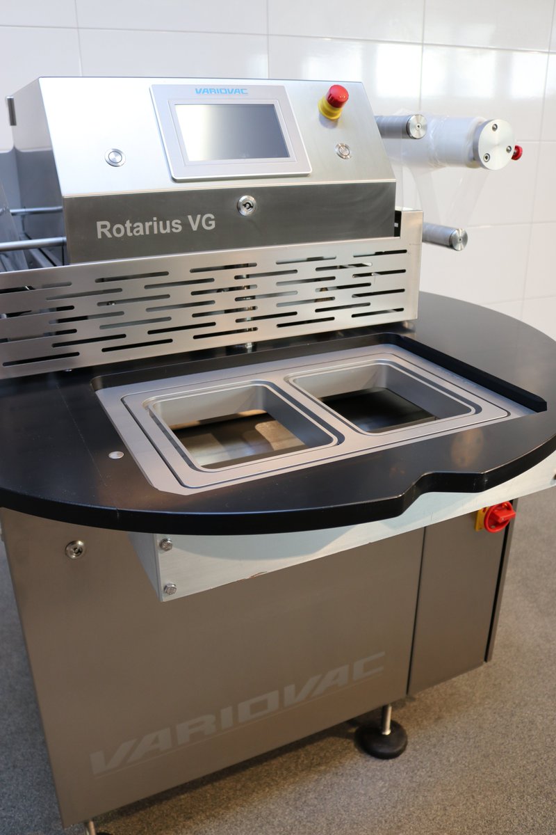vanUhmbv's tweet photo. Bekijk de nieuwe VIDEO van #Variovac Rotarius: https://t.co/4QJ0BV7Ic4 #vlees #vleesindustrie #slagers #verpakken #skinverpakken #trayseal https://t.co/2F7yqJ4Wy9