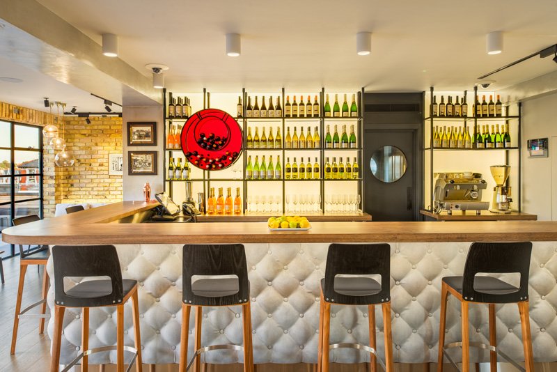 barbarellades's tweet image. Wishing @TwickStudios all the best on the launch of their Members Club tonight! Here's the bar being created. ow.ly/gT4u3084CMe
