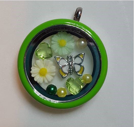 ChainofEventsNL's tweet photo. Nu in onze webshop dit super mooie 30mm appel-groen RVS draai locket! #floatinglocket #memorylocket #cadeautip #ValentinesDay https://t.co/sK1Qo0cfHe