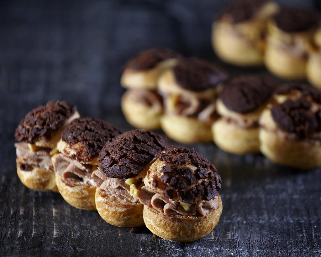 Αντώνη &amp; Αντωνία Χρόνια Πολλά...Γλυκά σαν τα Éclair μας!❤

#ipirotissa