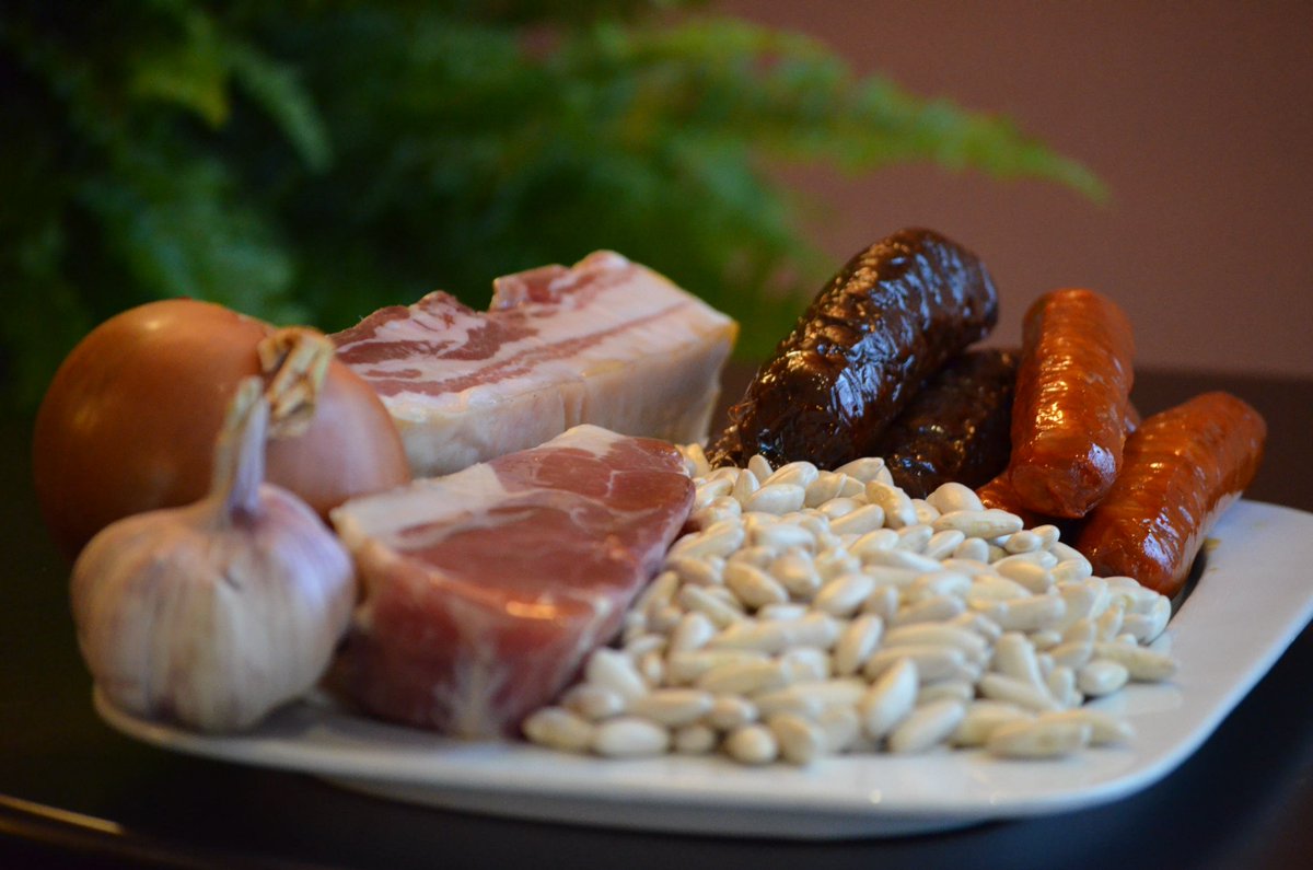 LaMensulaRest's tweet photo. ¿Quieres probar la Mejor Fabada de Málaga? Hoy martes, es nuestro plato del día... https://t.co/PjQoAvIKAx