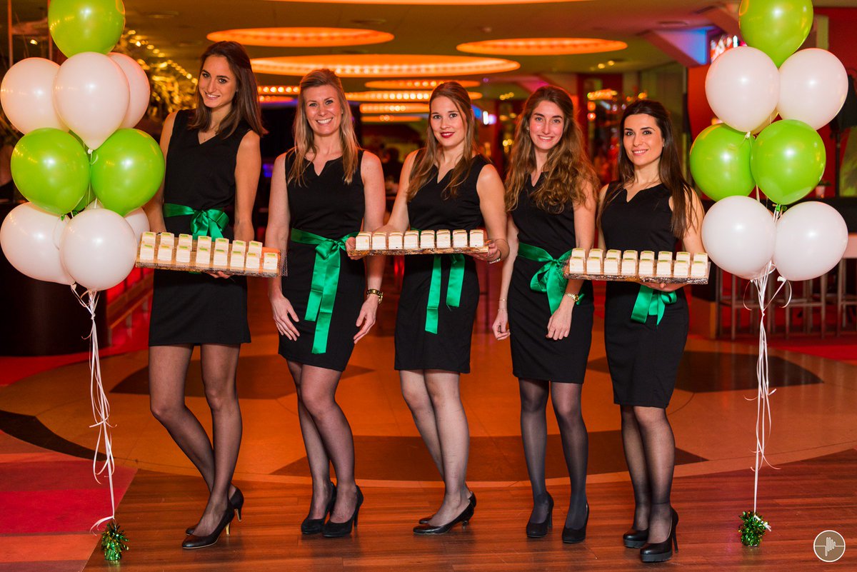 PPulse_'s tweet image. .@PSV en @energiedirect hebben flink bespaard met een nieuw energiecontract! 💪 Lekker hoor! Namens @TripleDoubleNL waren onze dames erbij! 😍