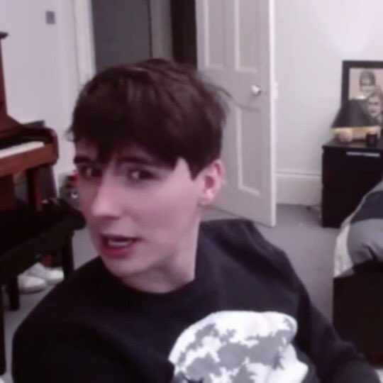 howellaboutphil's tweet image. when dan messed his hair up in that one liveshow. never forget tbh. night 💙❤