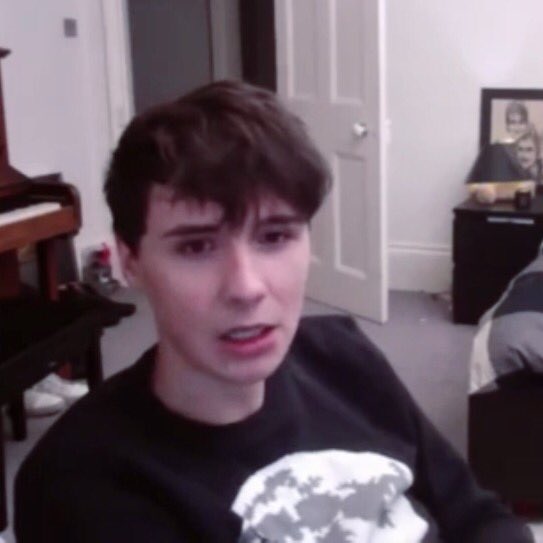 howellaboutphil's tweet image. when dan messed his hair up in that one liveshow. never forget tbh. night 💙❤