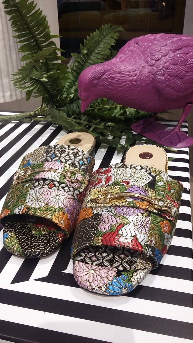 WeAreBeirt's tweet photo. Perfect slipper sliders for the gal who doesn't want to do any sightseeing whatsoever #lazypooldays #riss17 https://t.co/51jJ62ydTv