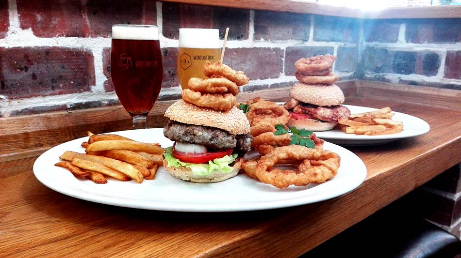 FoodBlogCT's tweet photo. Join the Woodstock Grill &amp; Tap every Monday for a great 2-for-1 burger special. https://t.co/5NzOIWEwjj https://t.co/oO8lh5uo4l