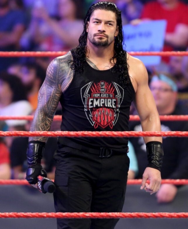 HypaGemie's tweet photo. *dies from how stunning he is* 🙈😍 WHAT A KING! #RomanReigns #RomanEmpire #RAW #TheGuy #KINGAF #WWE https://t.co/KbUjAveUlv