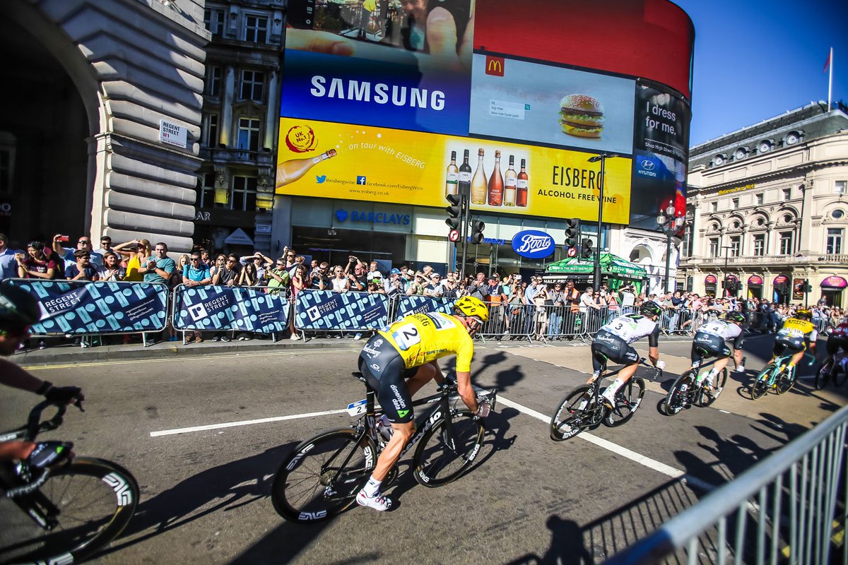 TourofBritain's tweet photo. With the #PiccadillyCircus lights turned off for refurb here's a reminder of how it looked at #ToB2016 with the @eisbergwine yellow jersey! https://t.co/CHvV9BPT8f