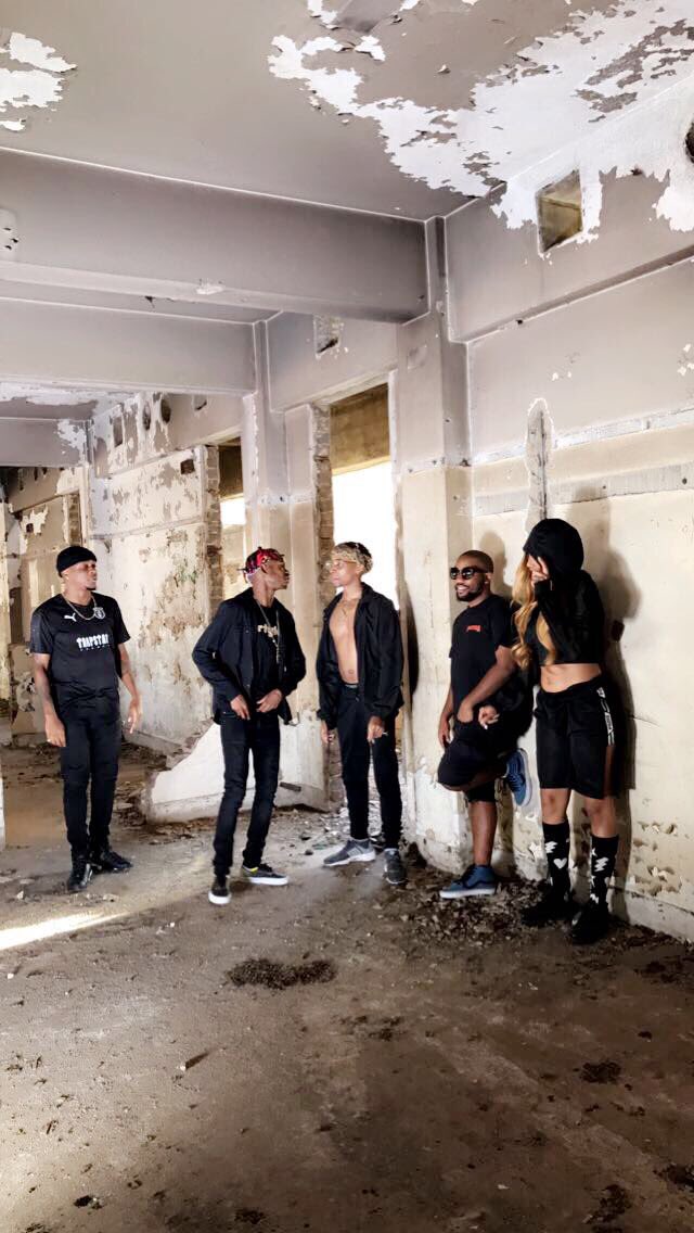 TwiggyMoli's tweet photo. spent the day on set with my favs yesterday. 🌴❤🎥 https://t.co/PczfnvDdep