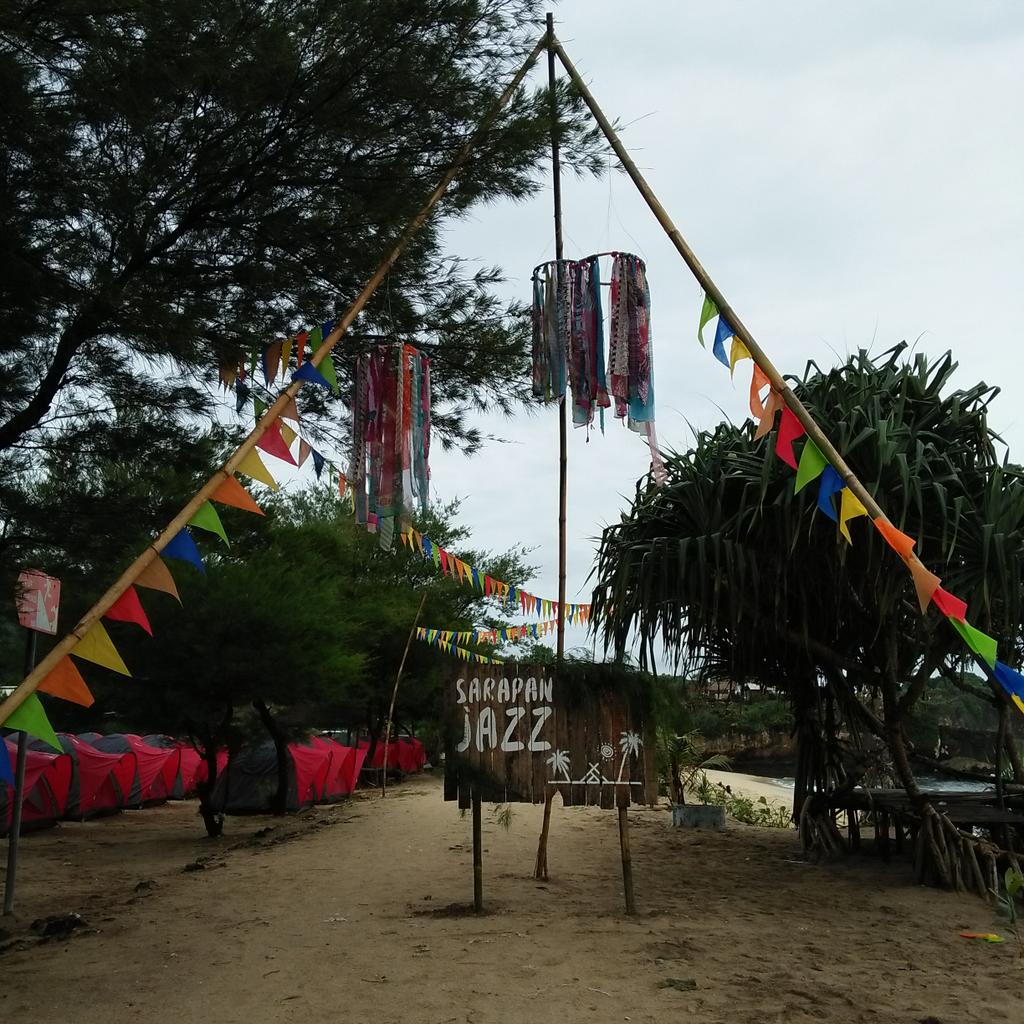 Sore, nca. Yuk merapat ke Watu Kodok karena <a href="/sarapanjazz/">sarapanjazz</a>  udah mau mulai!