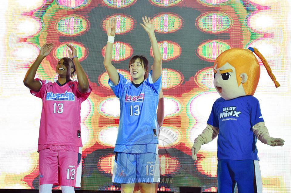 CoachRookie's tweet photo. Karima Christmas 💃 #WKBLAllStar #WKBL #SouthKorea #WNBA #DWings https://t.co/WRbdKMp8nS