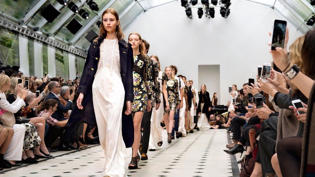 kruti0701's tweet photo. Chatbots as your Fashion Adviser https://t.co/ZrqfKSw2hB #chatbots #Bots #AI #MachineLearning #tech #IoT #fashion https://t.co/txvLev6Al9