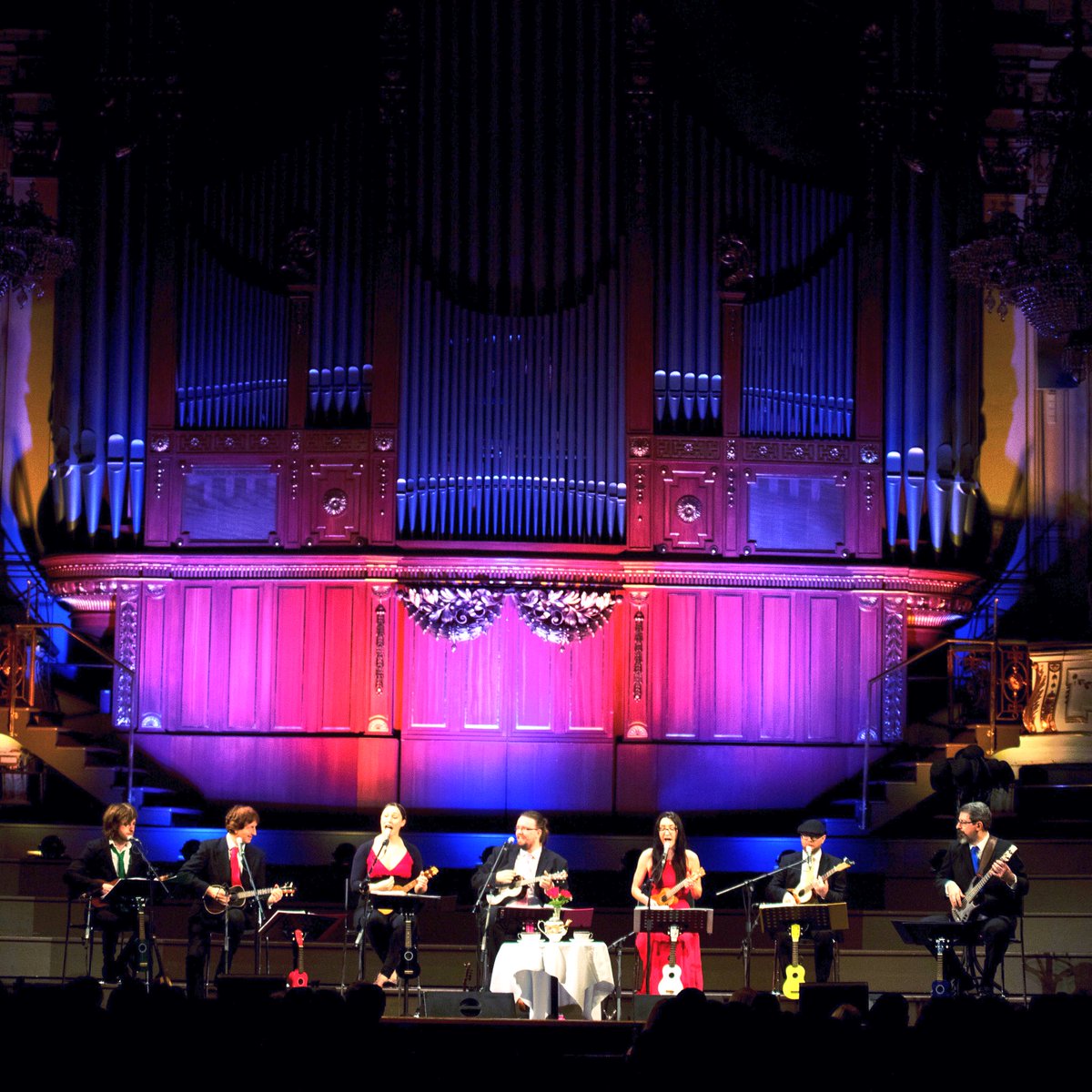 mcg_graz's tweet photo. Falls ihr euch jemals gefragt habt, wie ein Ukulele-Orchester aussehen würde... #liveatmcg  #tukuo #stefaniensaal #congressgraz https://t.co/ek6cJs5JkY
