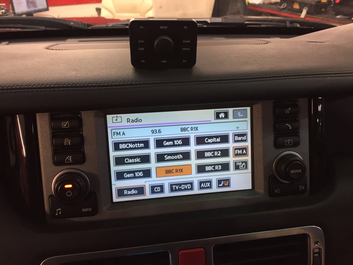 MobileSol01's tweet photo. Supplied &amp; Fitted #autodab #digitalradio #incarentertainment #DAB #RangeRover https://t.co/zVp7V1Kx4h