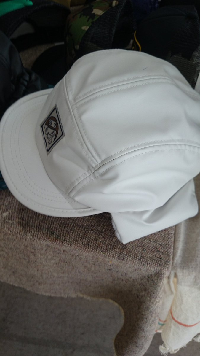 ozawa_store's tweet photo. フェイクレザー(ビニールっぽいけど)っぽいairflap cap
いいよこの白がね!
いま、ダウンロード用の資料纏めてます
#AIRBLASTER #Flapcap https://t.co/2wfrp4esX4