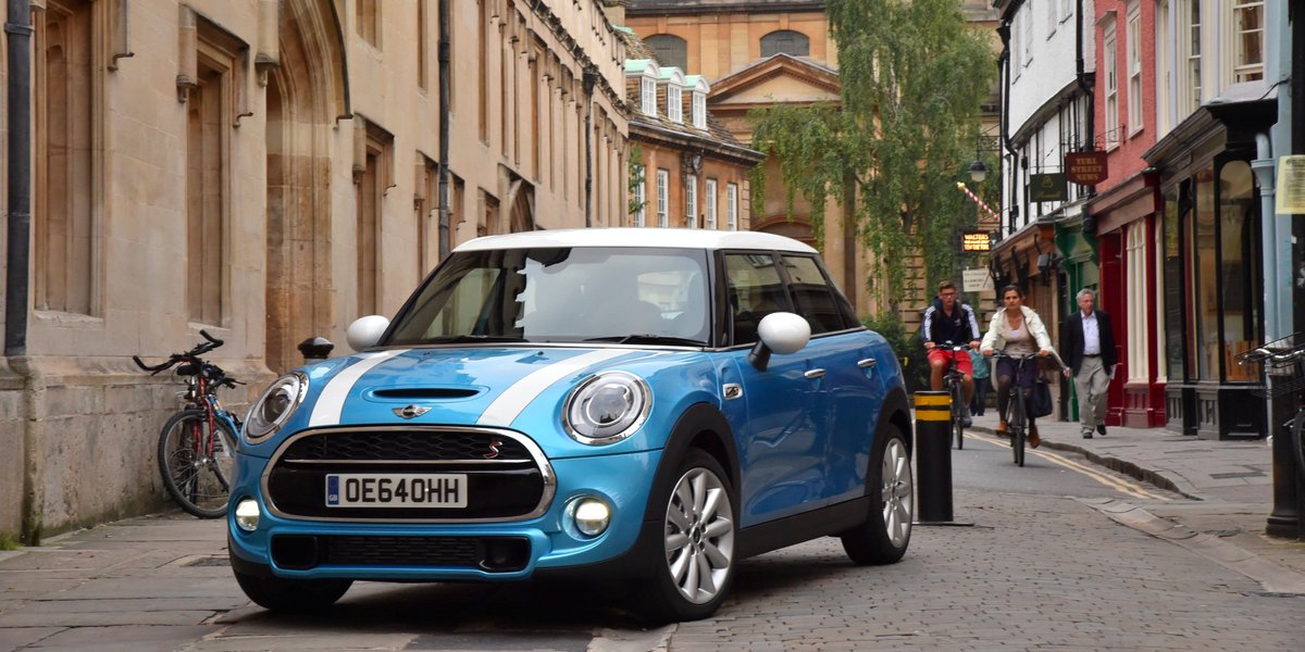 MINIUK's tweet photo. Character, charm and chic style. The #MINI 5-door Hatch oozes appeal and is a dream to drive. https://t.co/wbUE524yyN